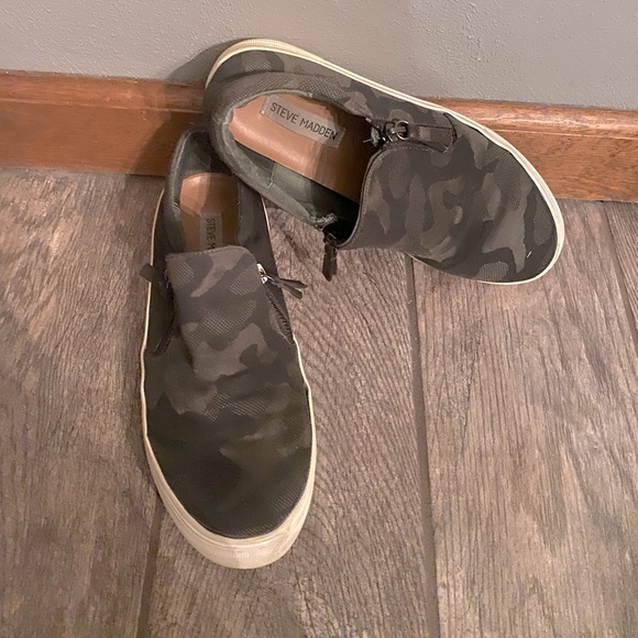 Steve Madden Shoes - Steve Madden army slip ons